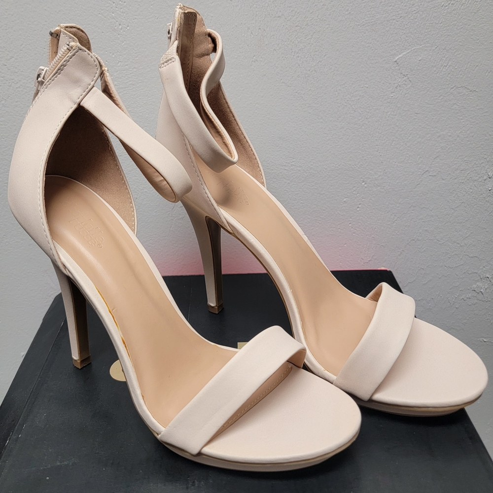 NWT Elegant Nude High Heel Women's Size 10